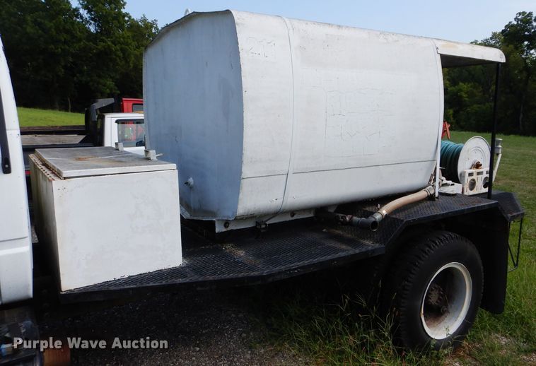 image for item DM4352 1992 GMC C7500  tank truck