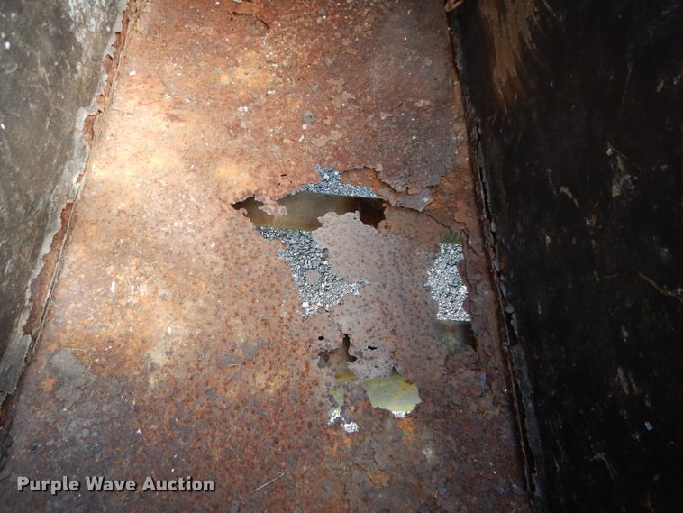 image for item DM4352 1992 GMC C7500  tank truck