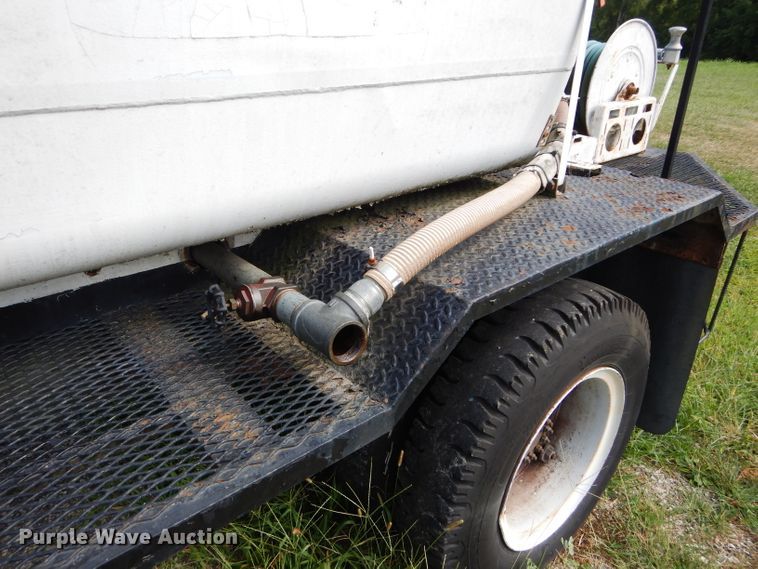 image for item DM4352 1992 GMC C7500  tank truck