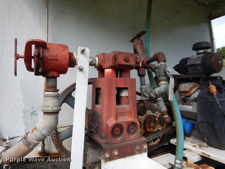 image for item DM4352 1992 GMC C7500  tank truck