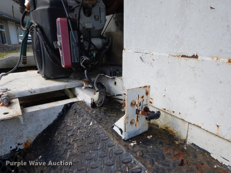 image for item DM4352 1992 GMC C7500  tank truck