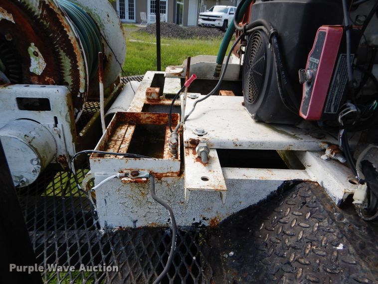 image for item DM4352 1992 GMC C7500  tank truck