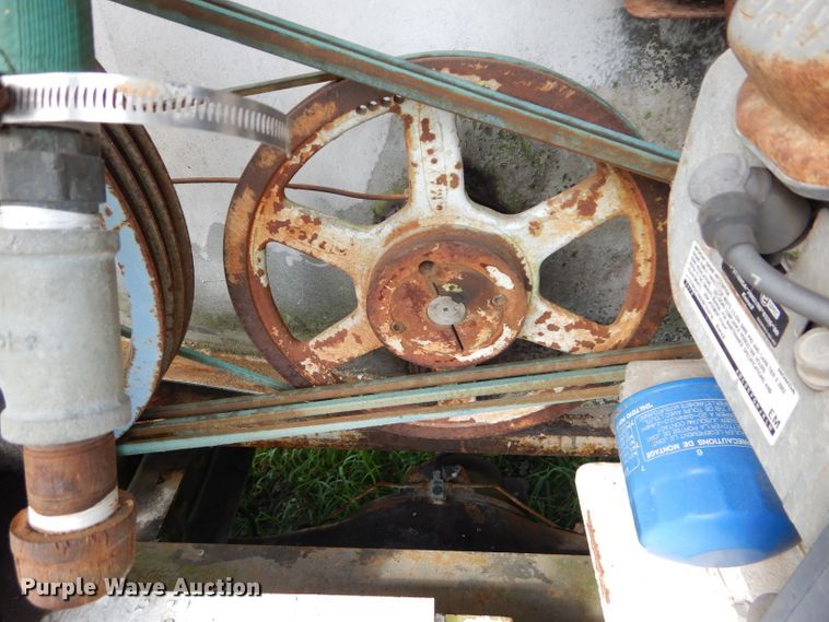 image for item DM4352 1992 GMC C7500  tank truck