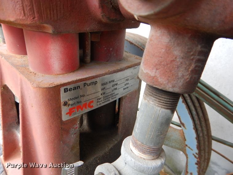 image for item DM4352 1992 GMC C7500  tank truck