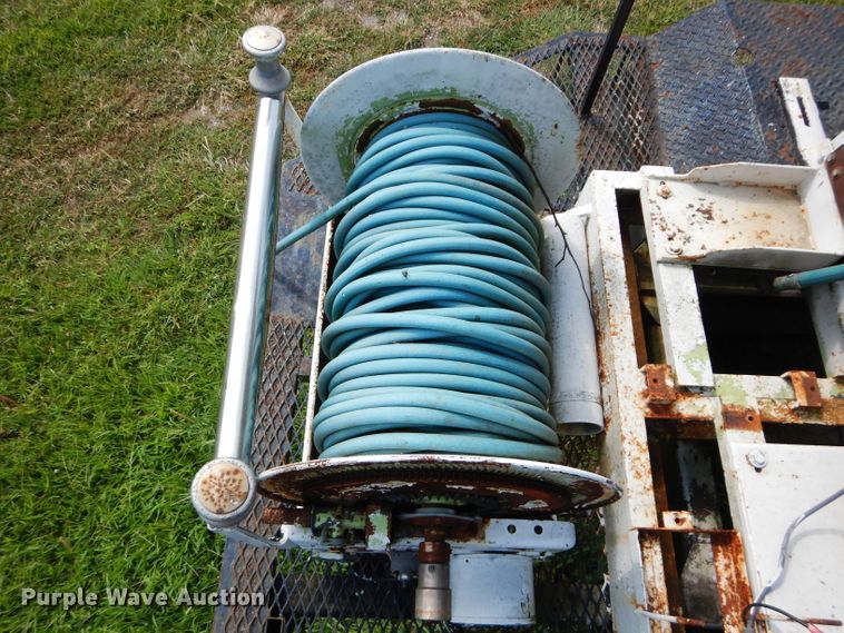 image for item DM4352 1992 GMC C7500  tank truck