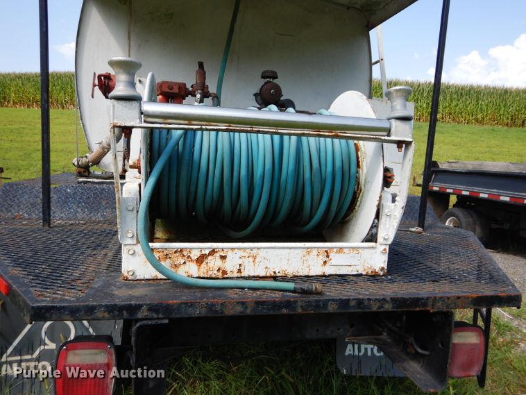 image for item DM4352 1992 GMC C7500  tank truck