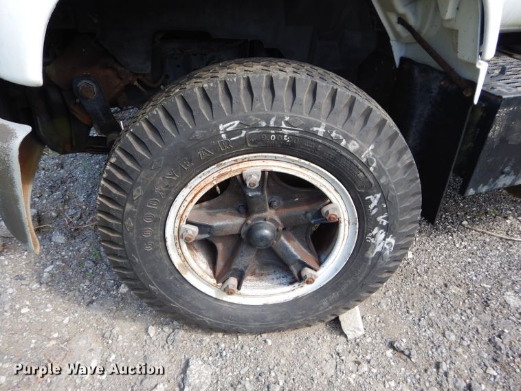 image for item DM4352 1992 GMC C7500  tank truck