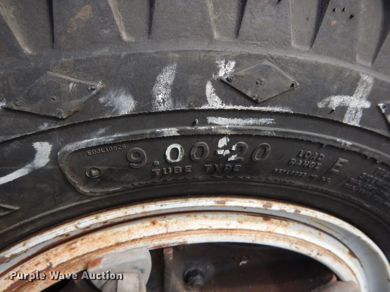 image for item DM4352 1992 GMC C7500  tank truck