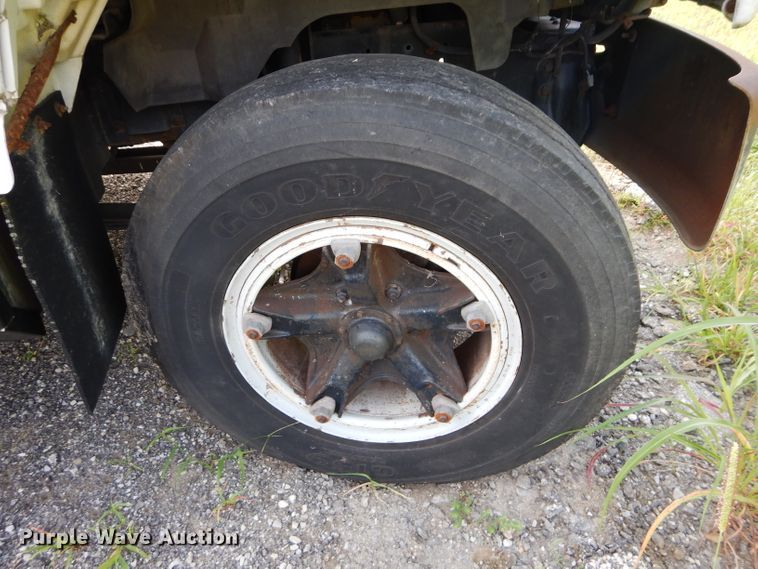 image for item DM4352 1992 GMC C7500  tank truck