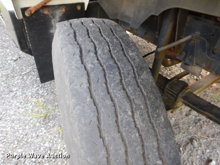 image for item DM4352 1992 GMC C7500  tank truck