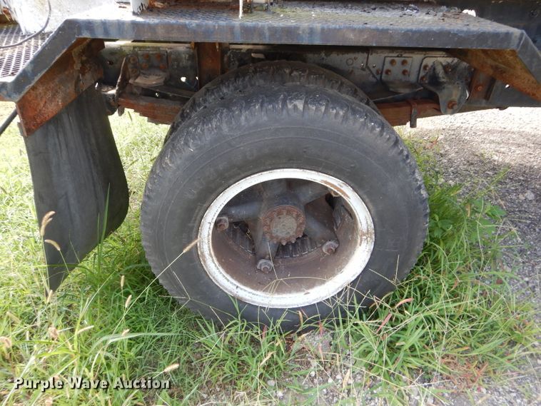 image for item DM4352 1992 GMC C7500  tank truck