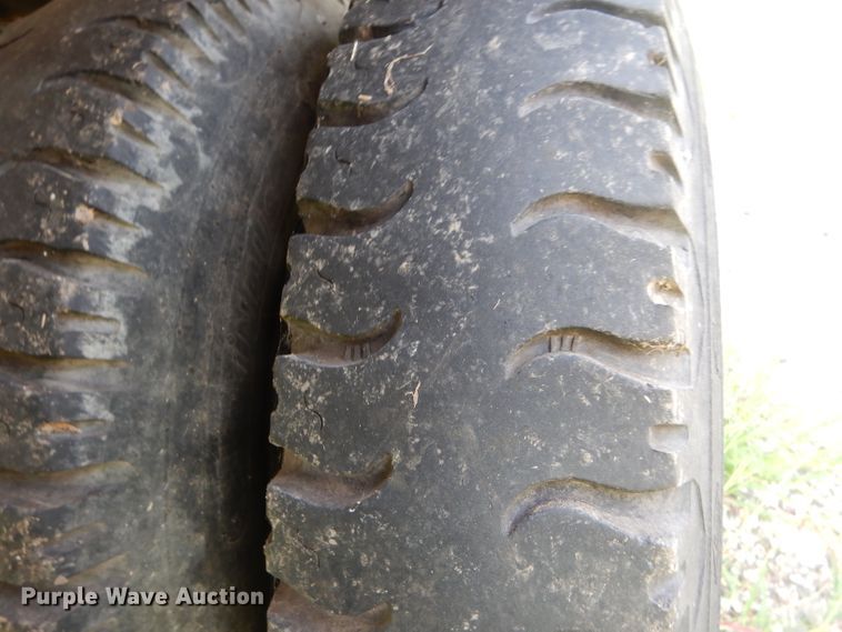 image for item DM4352 1992 GMC C7500  tank truck