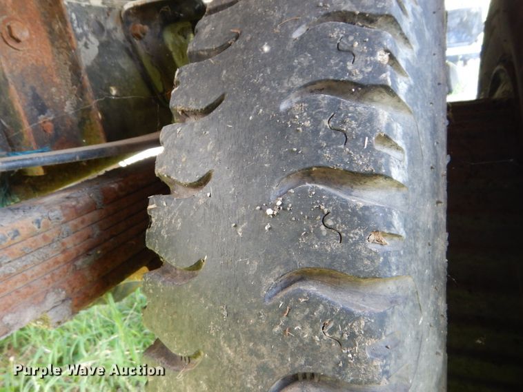 image for item DM4352 1992 GMC C7500  tank truck