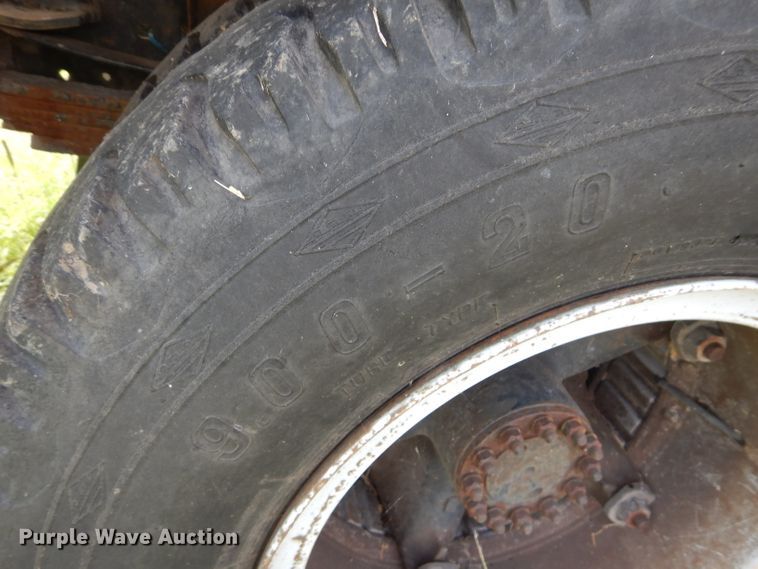 image for item DM4352 1992 GMC C7500  tank truck