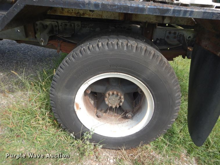 image for item DM4352 1992 GMC C7500  tank truck