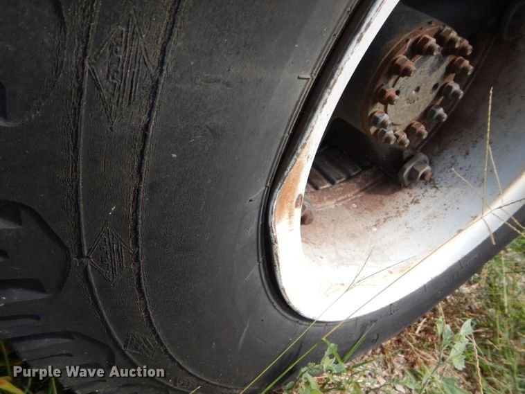 image for item DM4352 1992 GMC C7500  tank truck