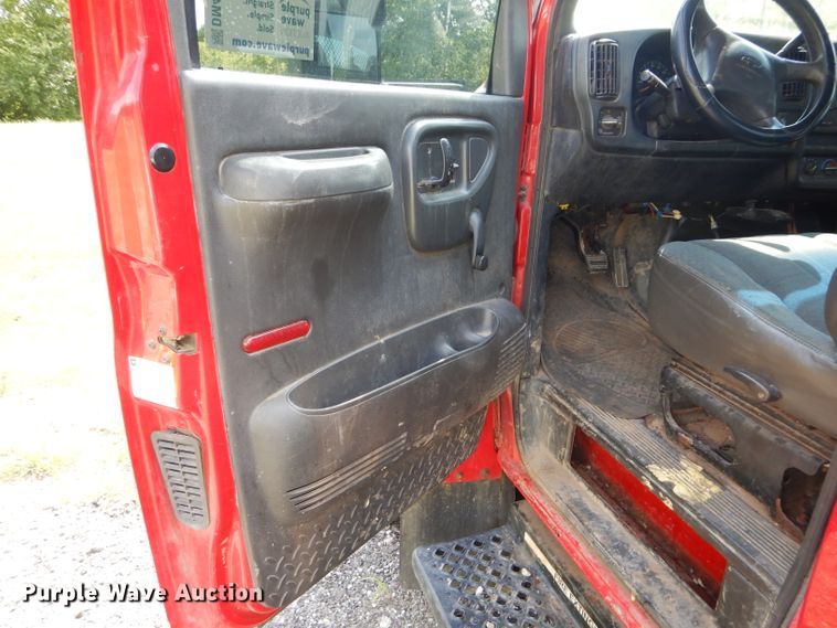 image for item DM4353 2003 Chevrolet C4500  dump flatbed truck