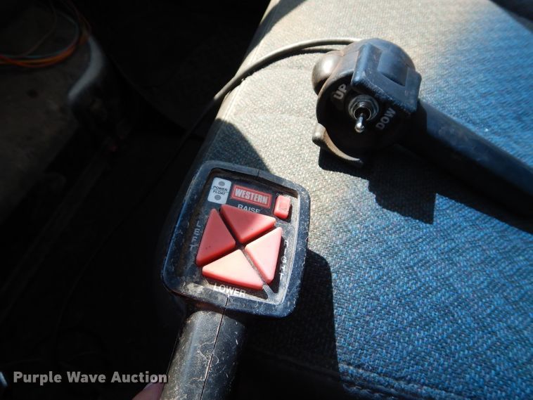 image for item DM4353 2003 Chevrolet C4500  dump flatbed truck