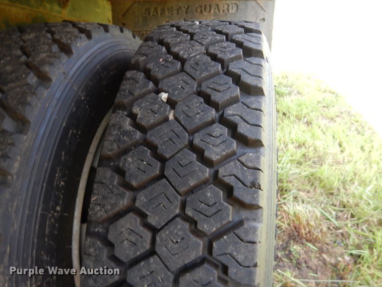 image for item DM4353 2003 Chevrolet C4500  dump flatbed truck