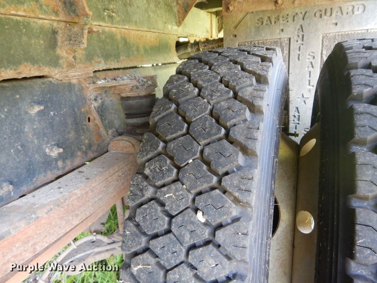 image for item DM4353 2003 Chevrolet C4500  dump flatbed truck