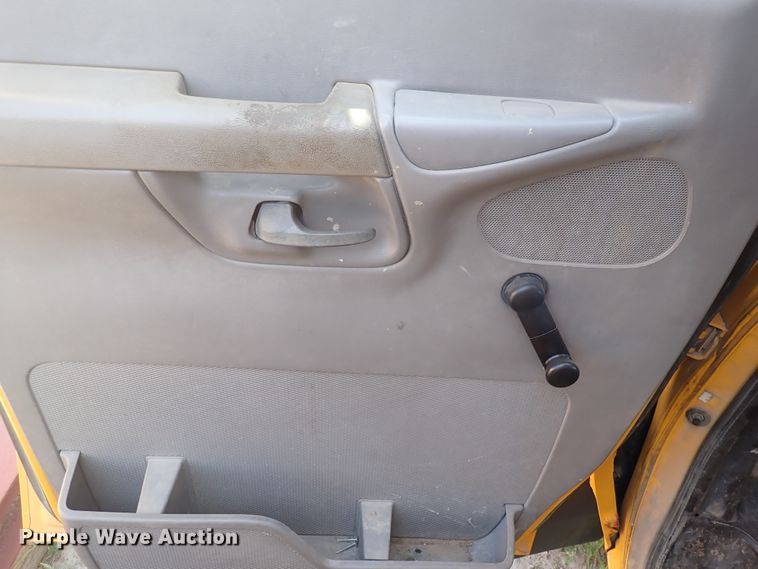 image for item DN1941 2002 Ford Econoline E350 Super Duty  school bus