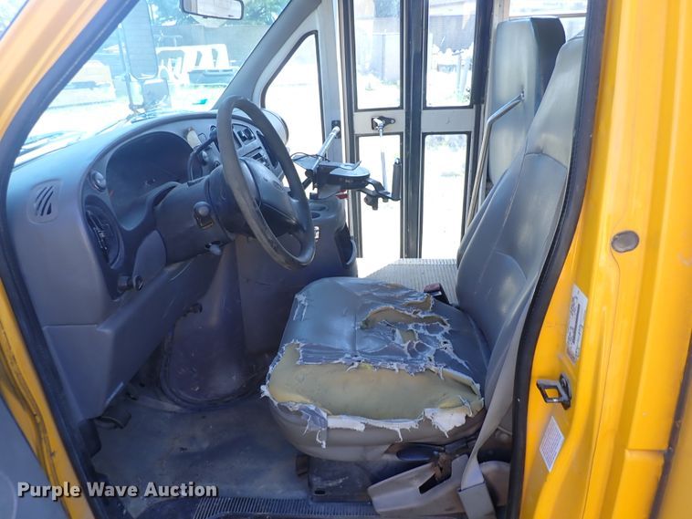 image for item DN1941 2002 Ford Econoline E350 Super Duty  school bus