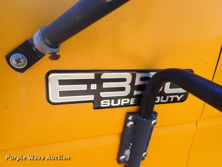 image for item DN1941 2002 Ford Econoline E350 Super Duty  school bus