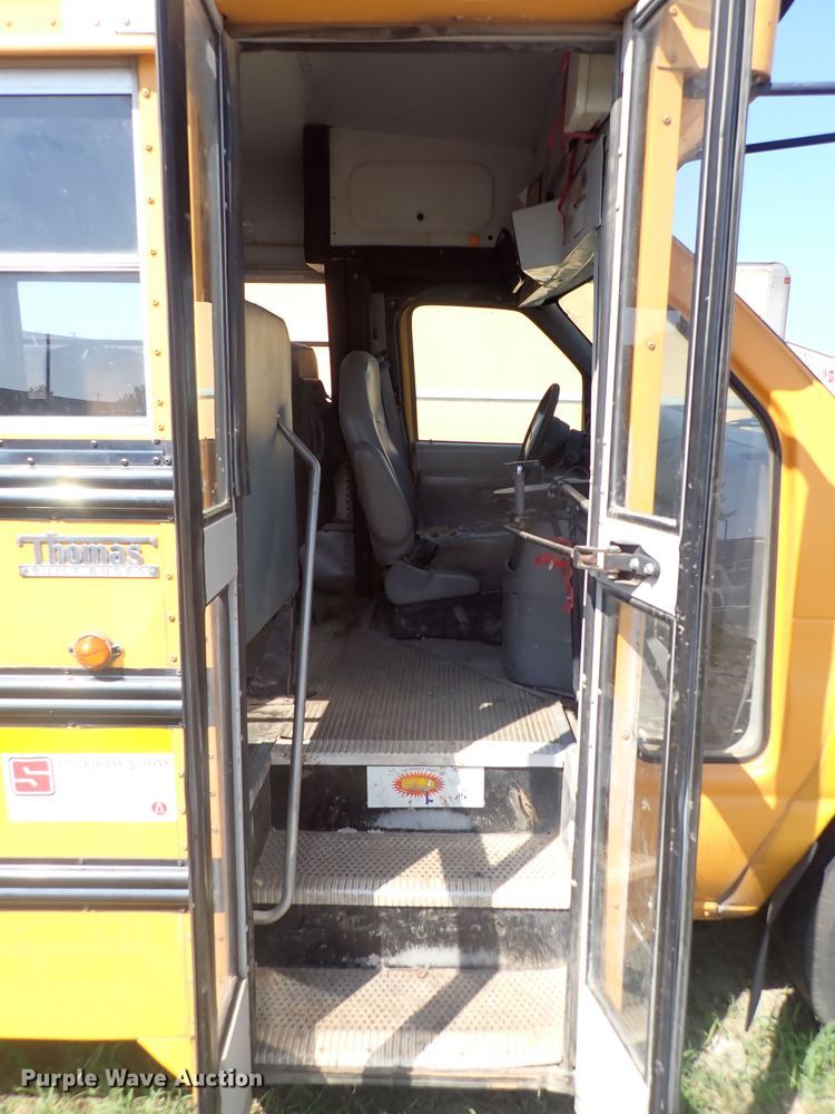 image for item DN1941 2002 Ford Econoline E350 Super Duty  school bus