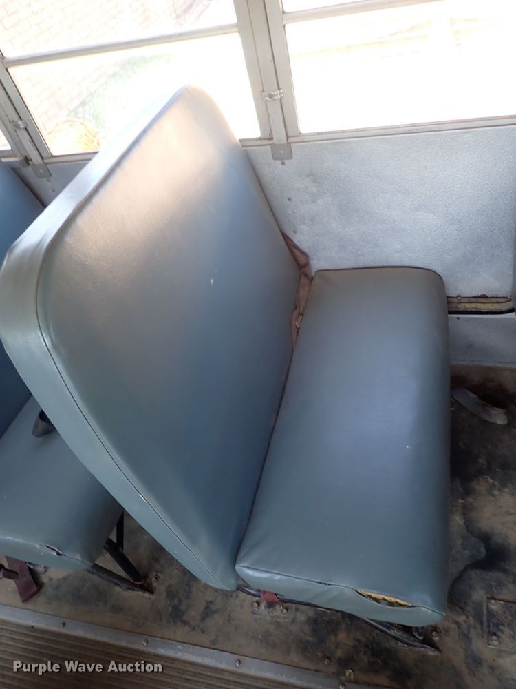 image for item DN1941 2002 Ford Econoline E350 Super Duty  school bus