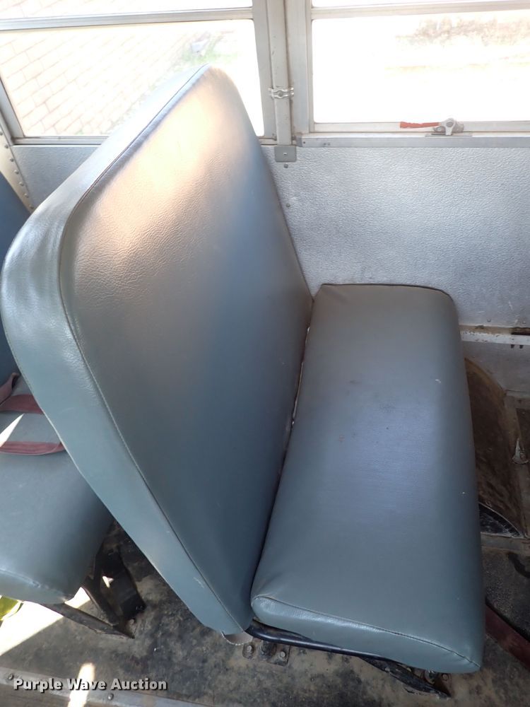 image for item DN1941 2002 Ford Econoline E350 Super Duty  school bus