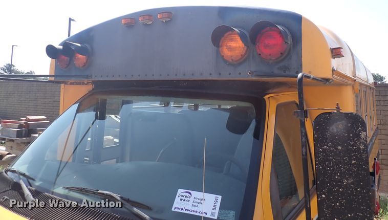 image for item DN1941 2002 Ford Econoline E350 Super Duty  school bus