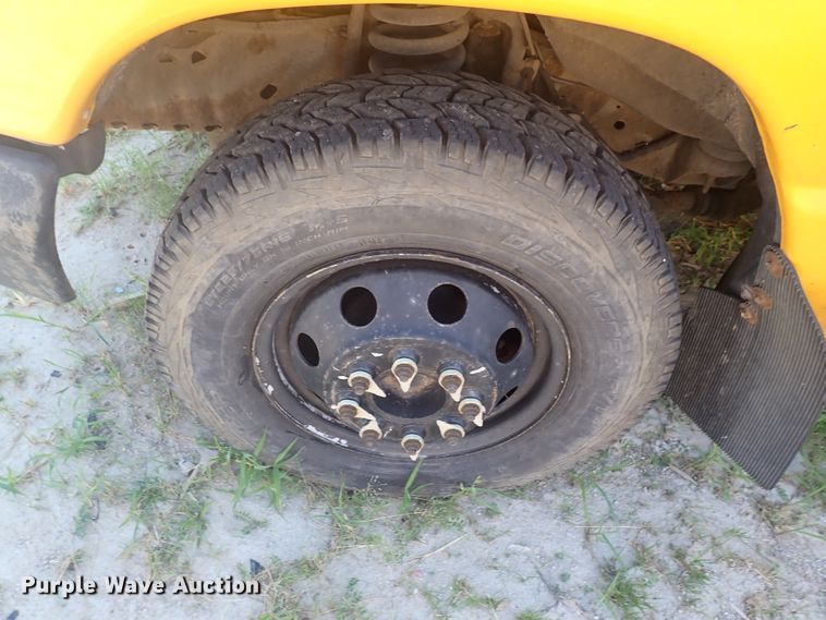 image for item DN1941 2002 Ford Econoline E350 Super Duty  school bus