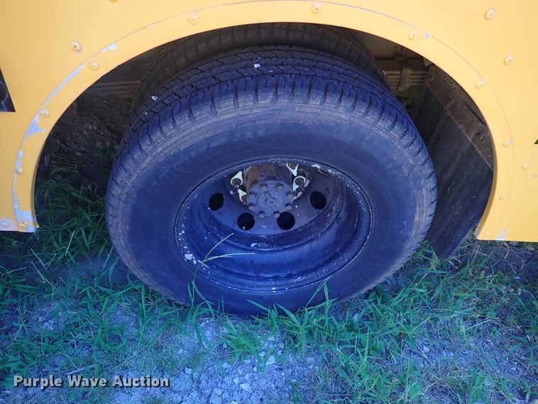 image for item DN1941 2002 Ford Econoline E350 Super Duty  school bus