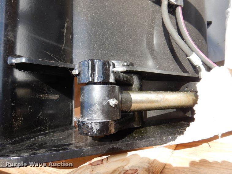 image for item ED9830 Caterpillar 89"W four-in-one loader bucket