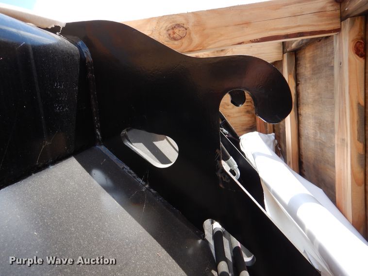 image for item ED9830 Caterpillar 89"W four-in-one loader bucket