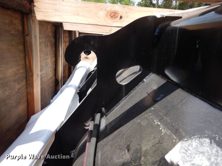 image for item ED9830 Caterpillar 89"W four-in-one loader bucket