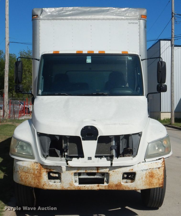 image for item ES9650 2007 Hino 268  box truck