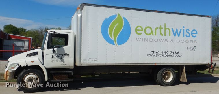 image for item ES9650 2007 Hino 268  box truck