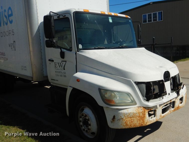 image for item ES9650 2007 Hino 268  box truck