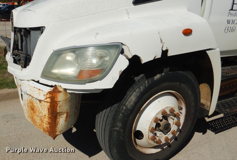 image for item ES9650 2007 Hino 268  box truck