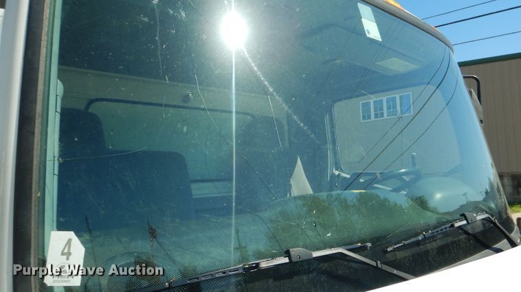 image for item ES9650 2007 Hino 268  box truck