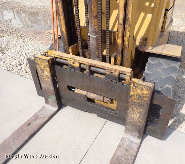 image for item EV9927 Caterpillar V60B  forklift