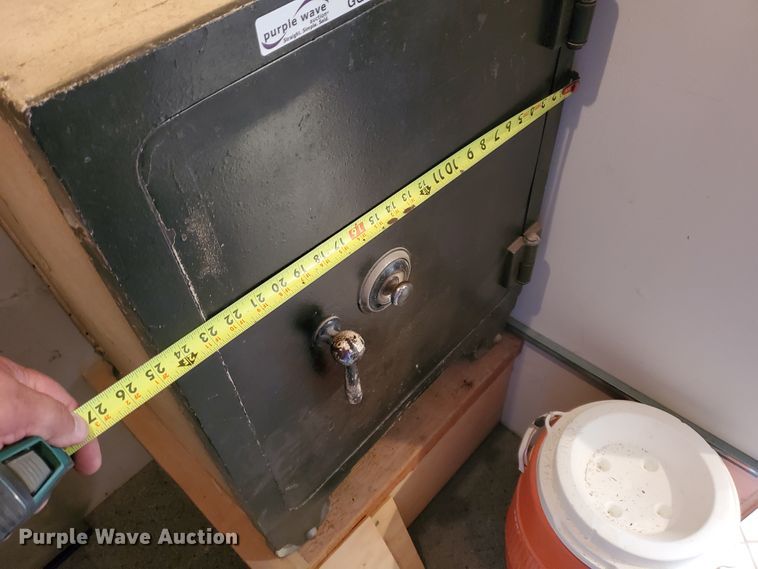 image for item GQ9702 Diebold safe