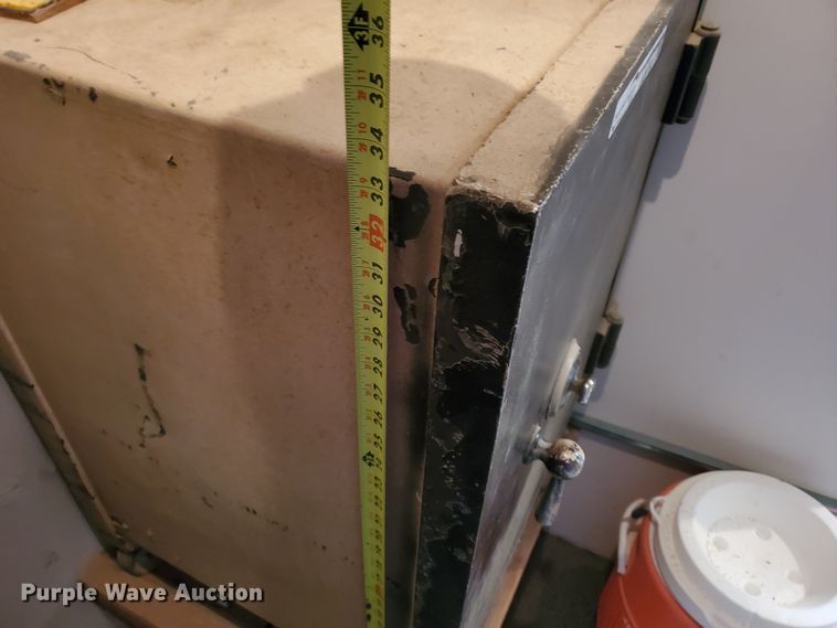 image for item GQ9702 Diebold safe