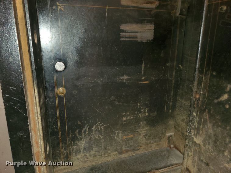 image for item GQ9702 Diebold safe