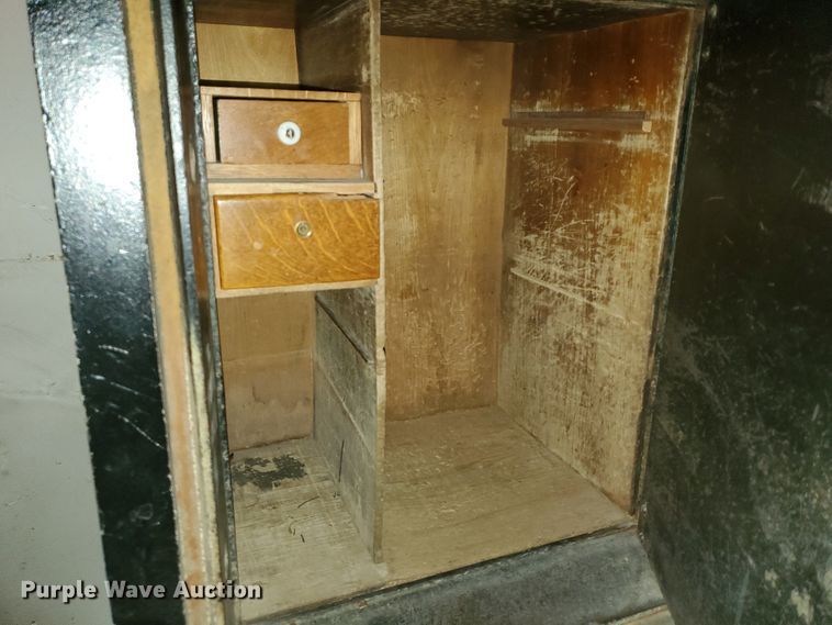 image for item GQ9702 Diebold safe