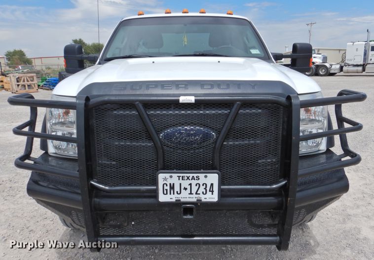 image for item HQ9301 2015 Ford F550 Super Duty XL  SuperCab truck cab and chassis