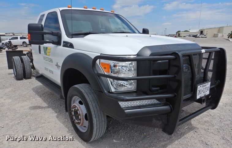 image for item HQ9301 2015 Ford F550 Super Duty XL  SuperCab truck cab and chassis