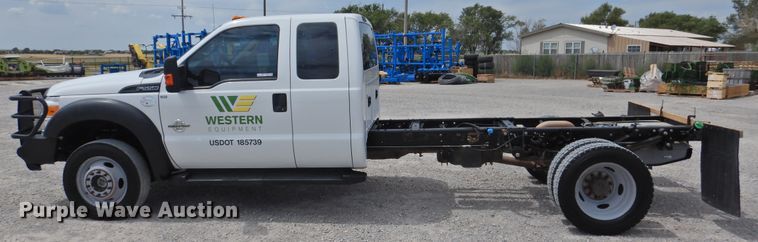 image for item HQ9301 2015 Ford F550 Super Duty XL  SuperCab truck cab and chassis