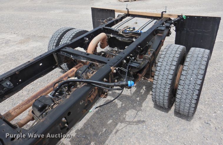 image for item HQ9301 2015 Ford F550 Super Duty XL  SuperCab truck cab and chassis